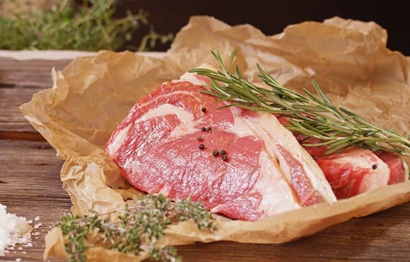 Ribeye Steak & Gazpacho mit Baergfeuer Chilisauce